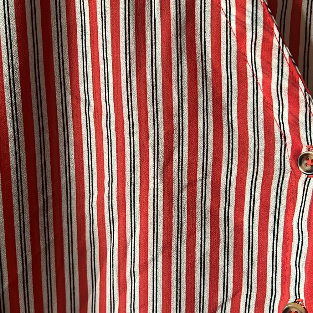 Umgee button down size Medium - Picture 5 of 6